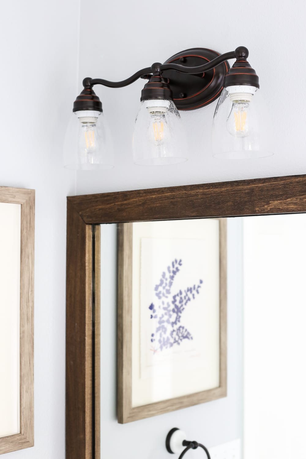 Lowe's Spring Makeover Bathroom Reveal | unigumushane.com - A team of 6 DIYers take on a bathroom makeover in 48 hours to transform a plain, builder grade space to give it character and modern farmhouse charm.