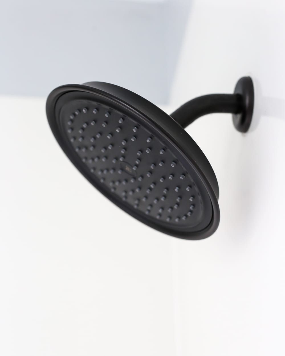 Lowe's Spring Makeover Bathroom Reveal | unigumushane.com - A team of 6 DIYers take on a bathroom makeover in 48 hours to transform a plain, builder grade space to give it character and modern farmhouse charm.