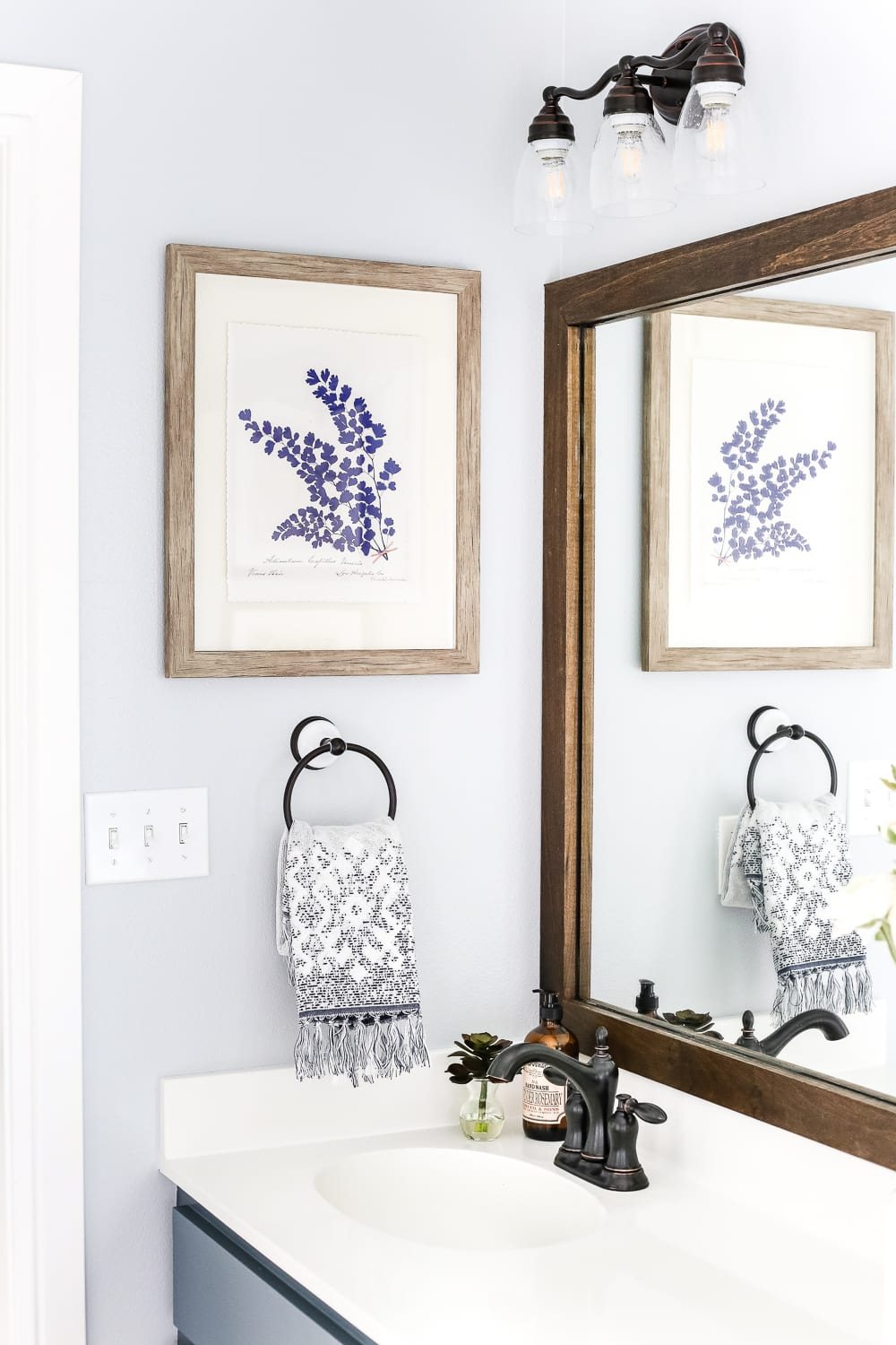 Lowe's Spring Makeover Bathroom Reveal | unigumushane.com - A team of 6 DIYers take on a bathroom makeover in 48 hours to transform a plain, builder grade space to give it character and modern farmhouse charm.