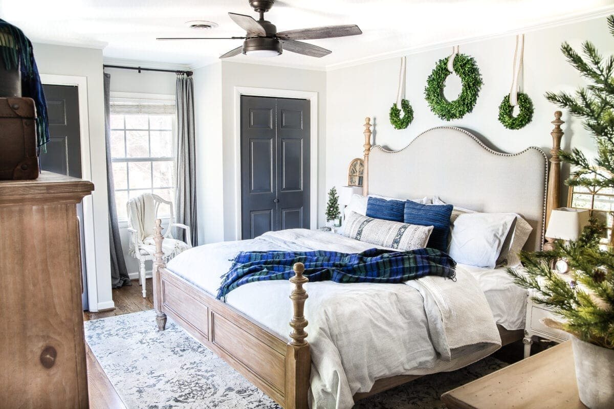 Blue Christmas Bedroom | unigumushane.com - A master bedroom decorated for Christmas with neutrals, blues, and greens that transitions easily into winter. #christmasbedroom #bluechristmas