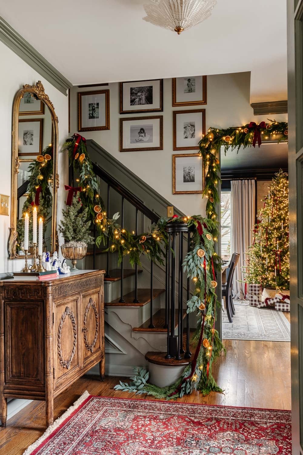 modern colonial Christmas entryway decor