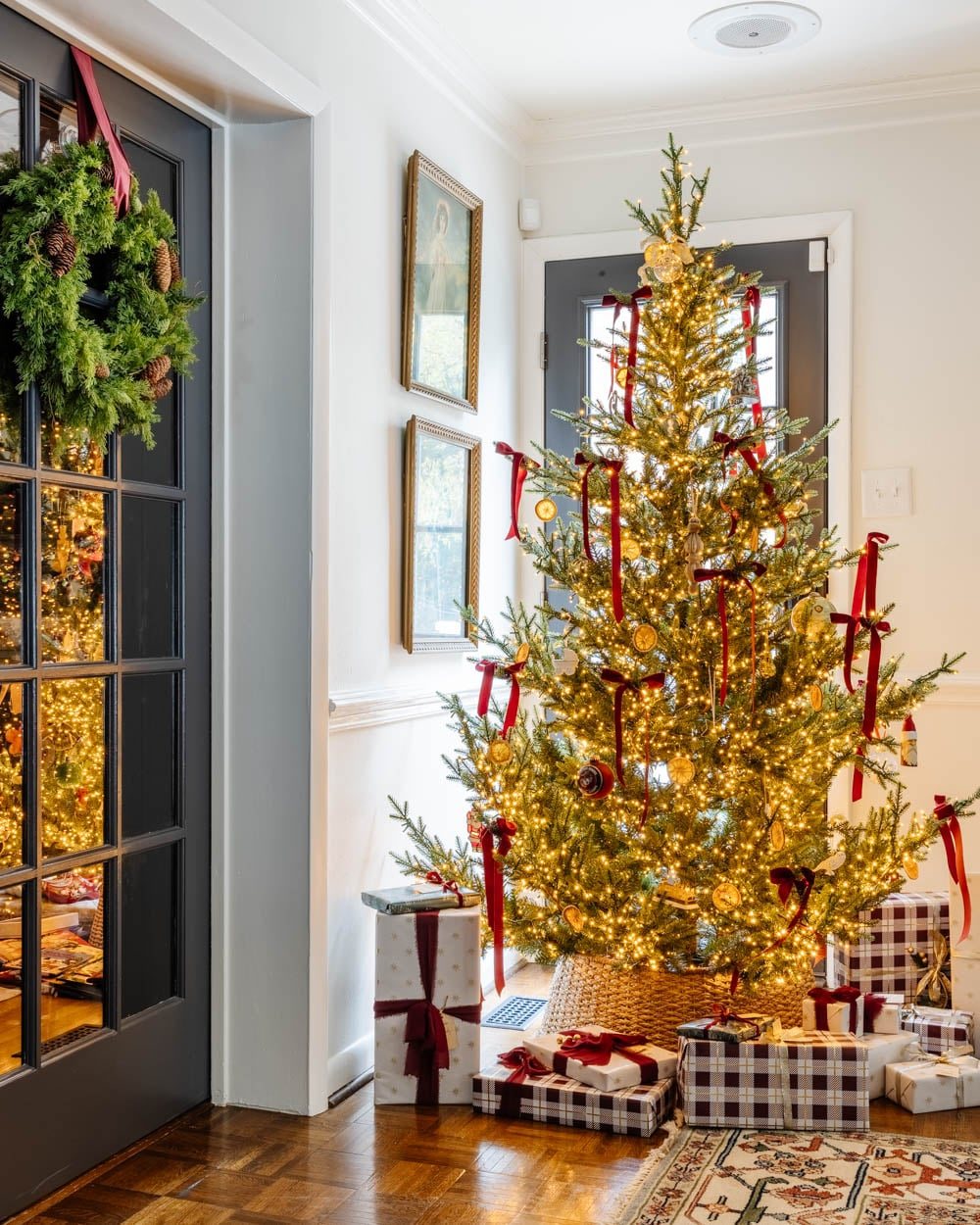 modern traditional colonial christmas home tour living room