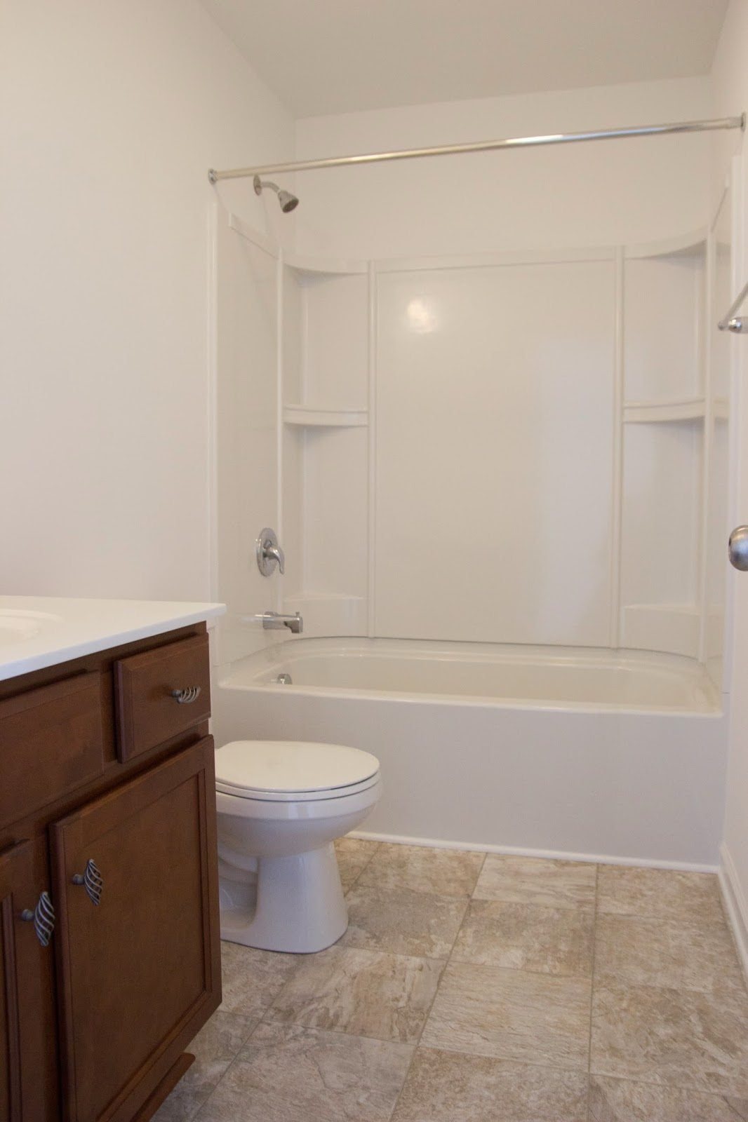 Modern Farmhouse Bathroom Makeover | Unigumushane - So many great ideas to create charm in a builder grade bathroom!