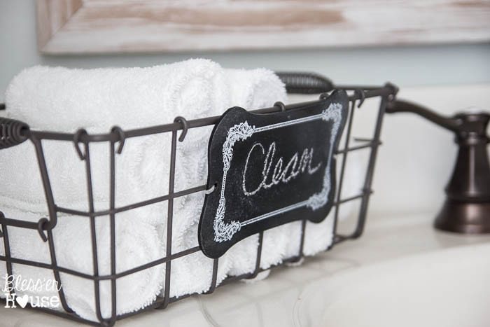 Modern Farmhouse Bathroom Makeover | Unigumushane - So many great ideas to create charm in a builder grade bathroom!