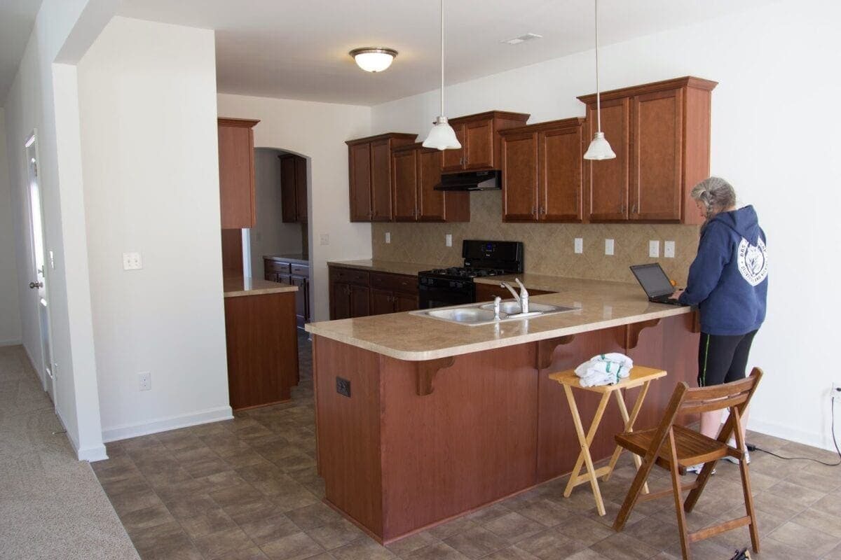 Modern Farmhouse Kitchen Makeover Reveal | unigumushane.com - So many budget-friendly DIY projects packed into one kitchen!