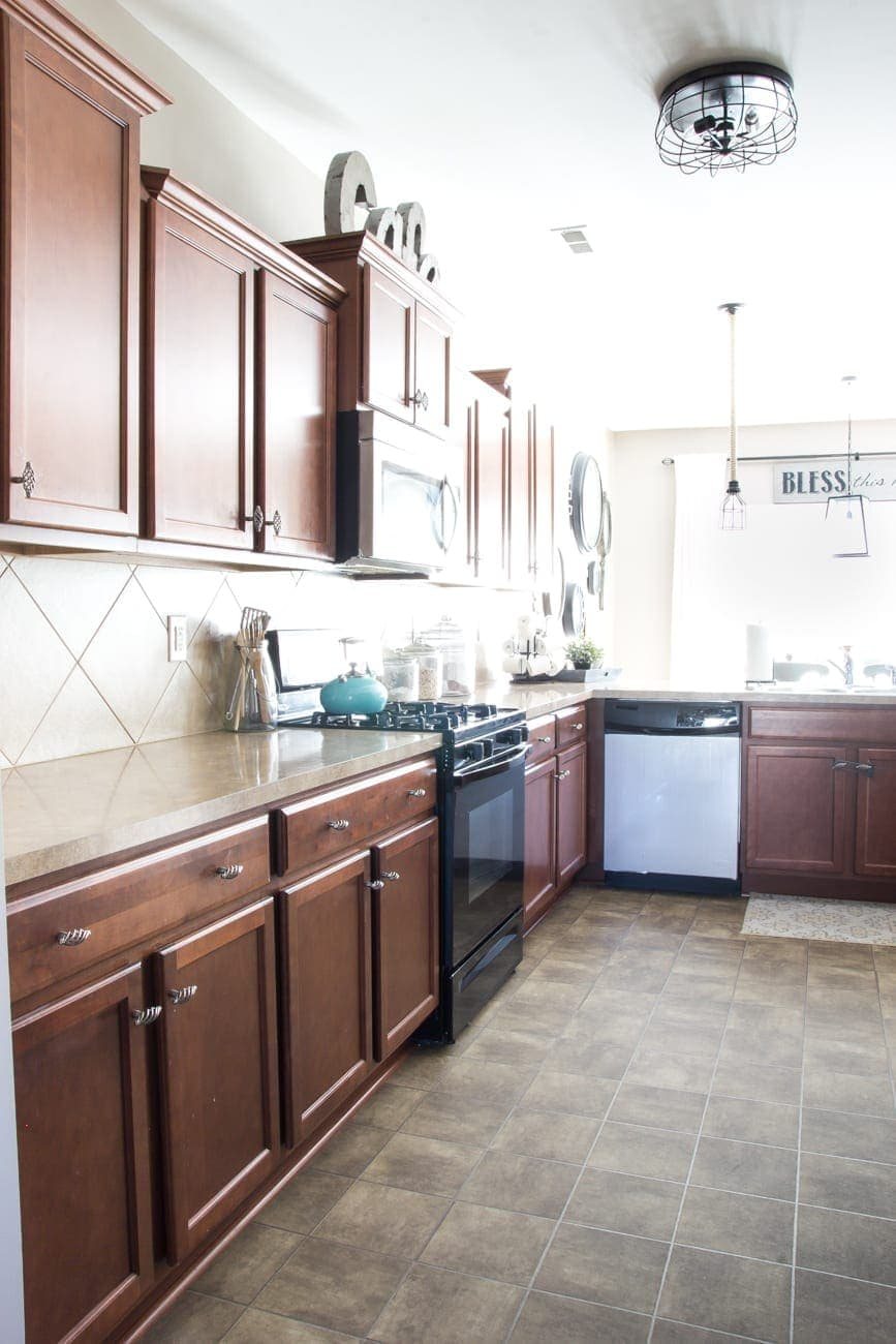 Modern Farmhouse Kitchen Makeover Reveal | unigumushane.com - So many budget-friendly DIY projects packed into one kitchen!