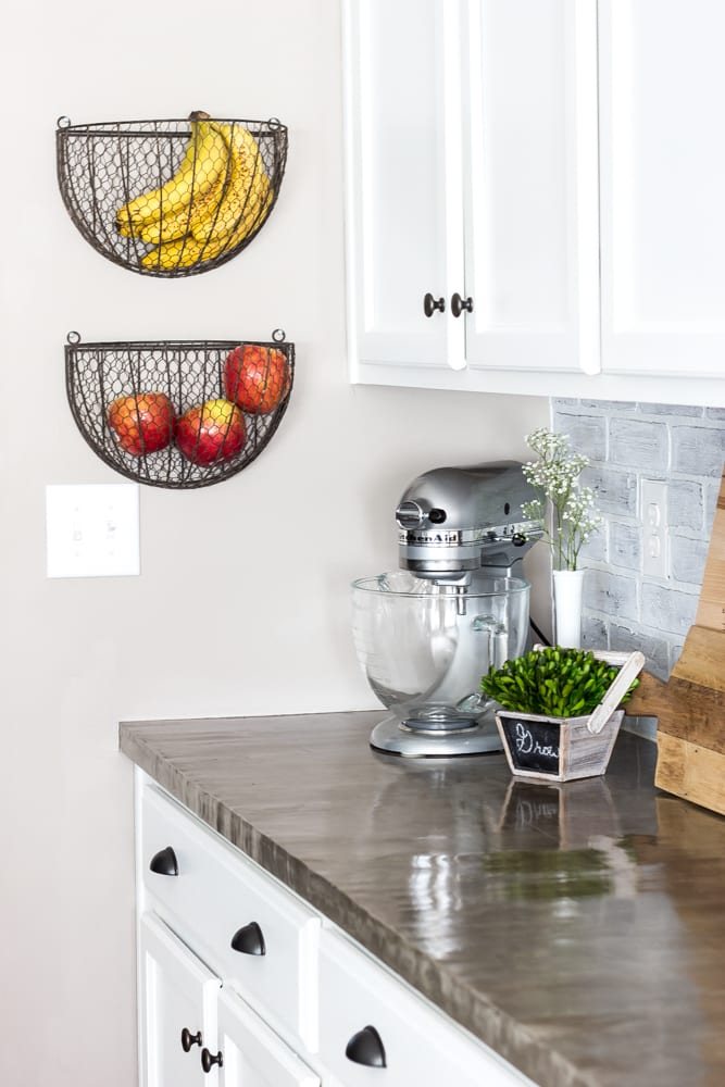 Modern Farmhouse Kitchen Makeover Reveal | unigumushane.com - So many budget-friendly DIY projects packed into one kitchen!