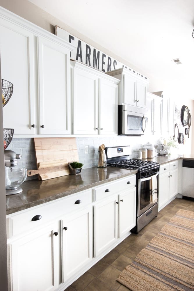 Modern Farmhouse Kitchen Makeover Reveal | unigumushane.com - So many budget-friendly DIY projects packed into one kitchen!