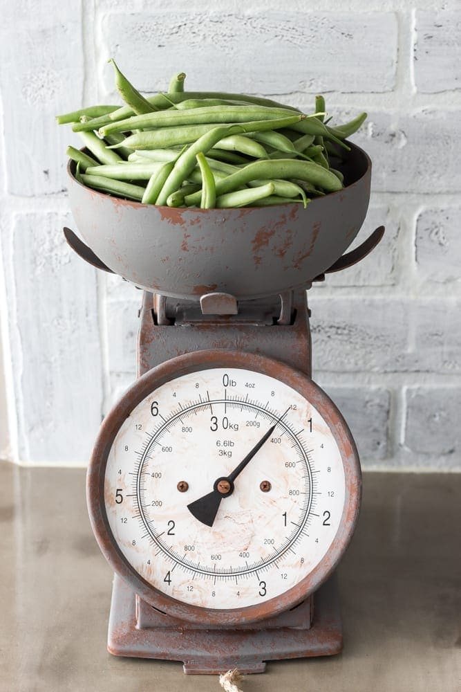Modern Farmhouse Kitchen Makeover Reveal | unigumushane.com - So many budget-friendly DIY projects packed into one kitchen!