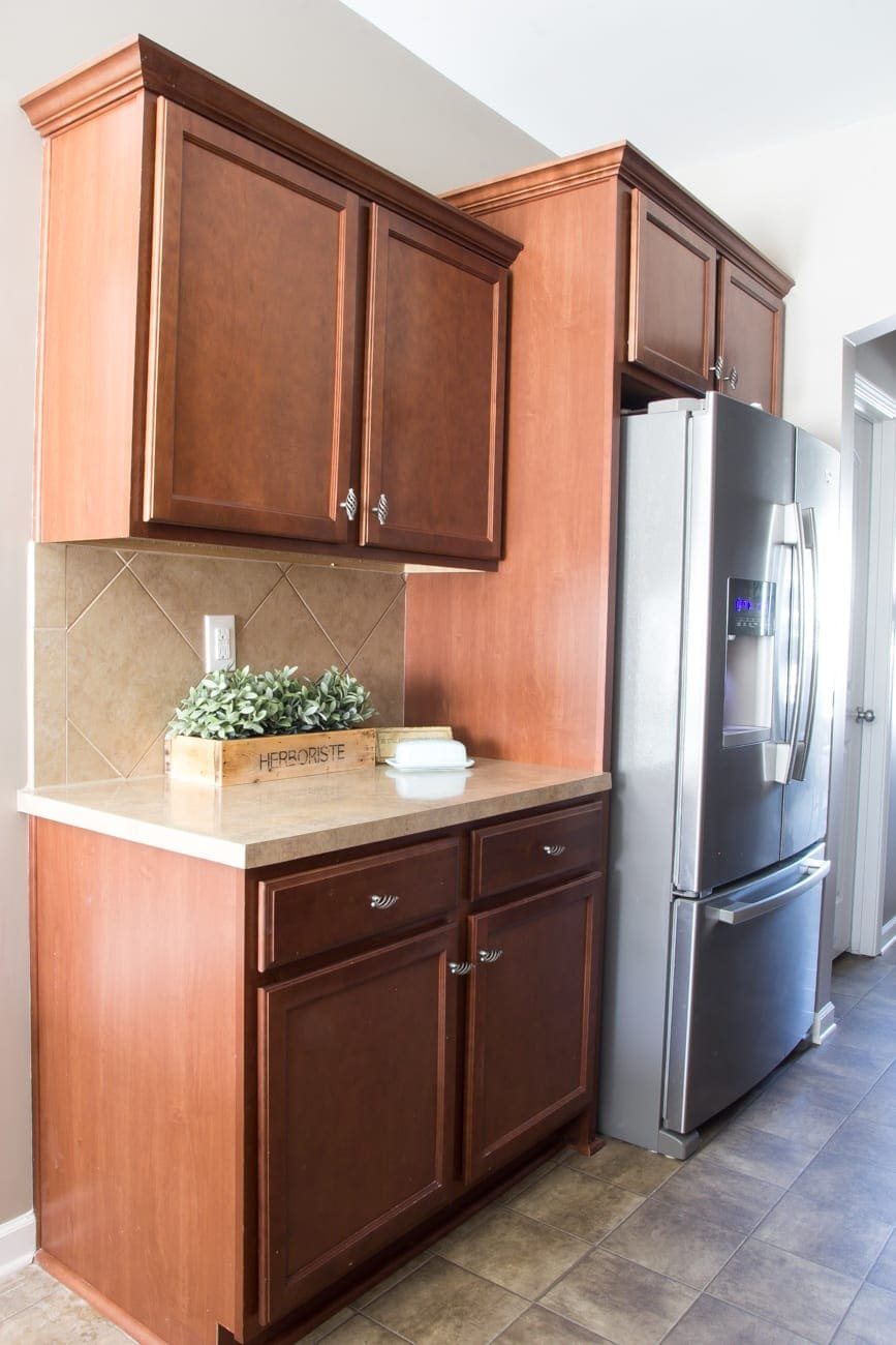 Modern Farmhouse Kitchen Makeover Reveal | unigumushane.com - So many budget-friendly DIY projects packed into one kitchen!