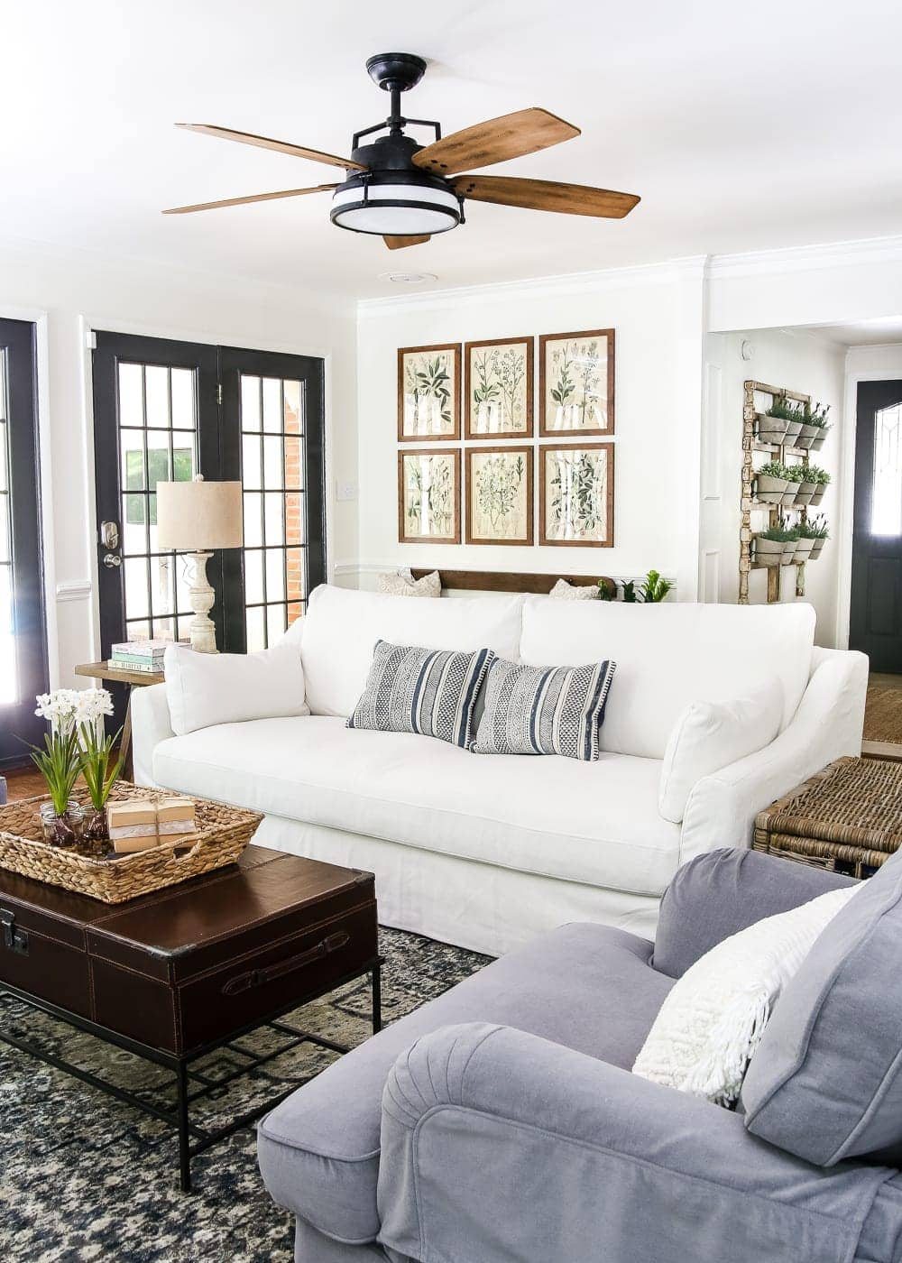 Modern French Farmhouse Summer Home Tour | unigumushane.com - A summer home tour with modern French farmhouse style using inexpensive decorating tricks and ways to stretch your dollar to look luxe on a budget, plus 8 more tours of gorgeous homes styled for summer!