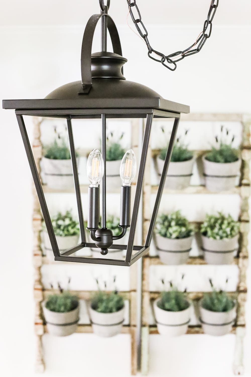 Modern French Farmhouse Summer Home Tour | unigumushane.com - A summer home tour with modern French farmhouse style using inexpensive decorating tricks and ways to stretch your dollar to look luxe on a budget, plus 8 more tours of gorgeous homes styled for summer!