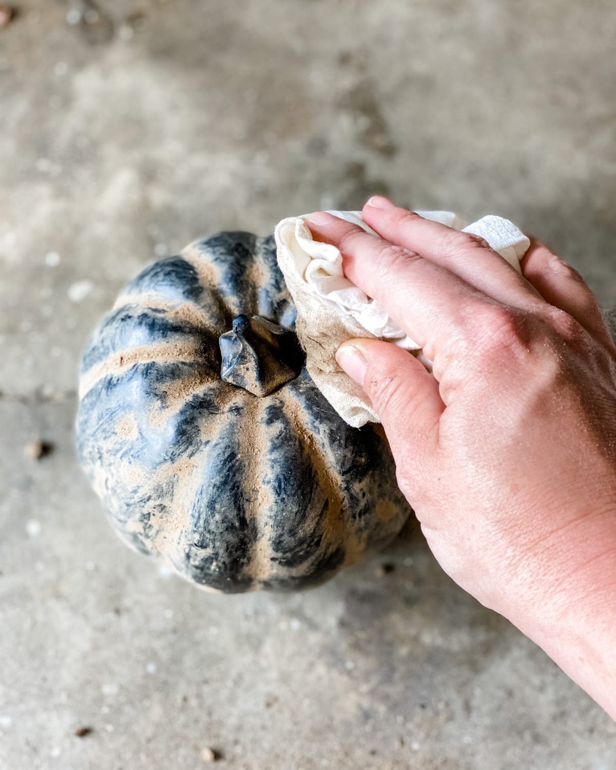 black earthenware pumpkin painting technique