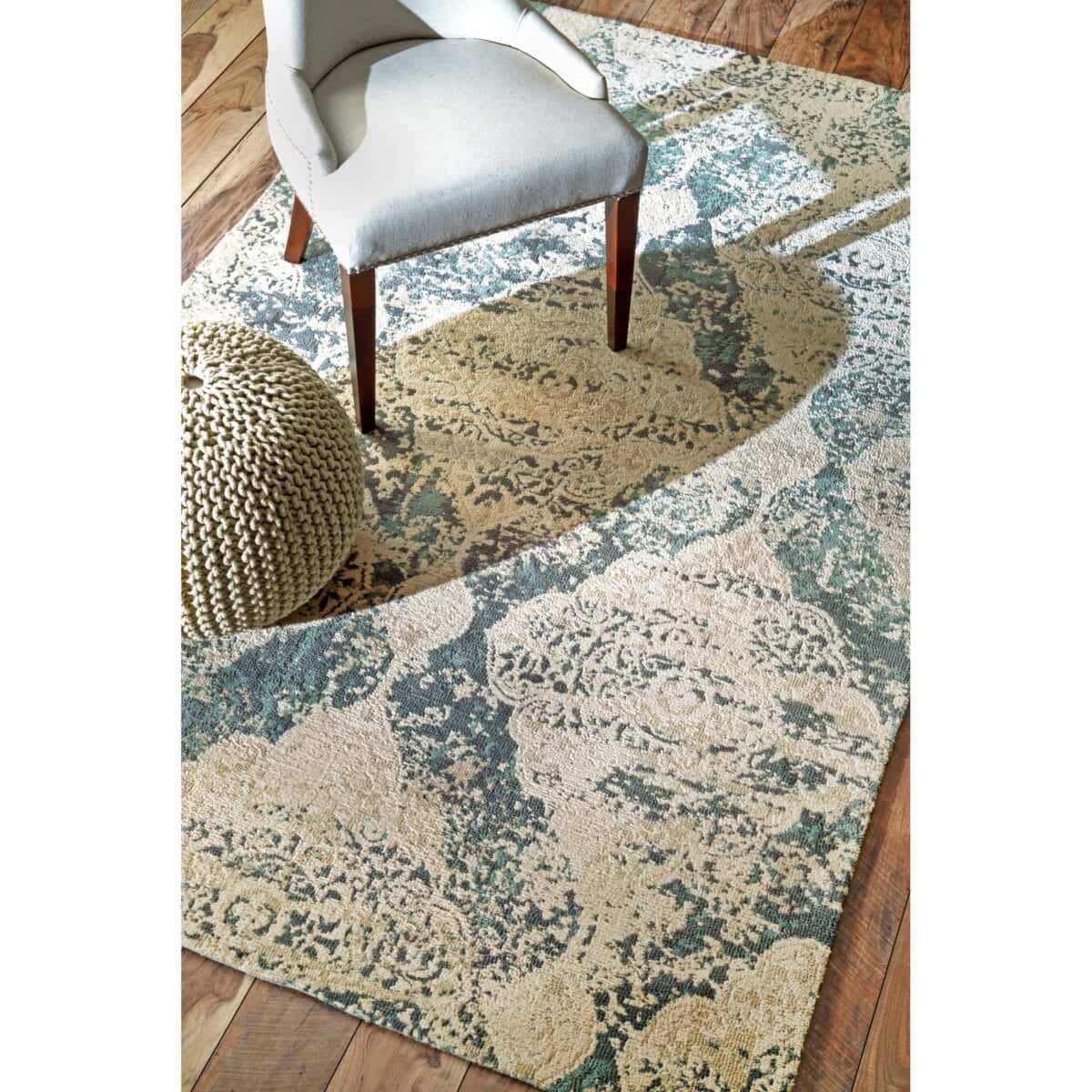 Modern Rustic Master Bedroom Design Plan | www.unigumushane.com | vintage grey rug