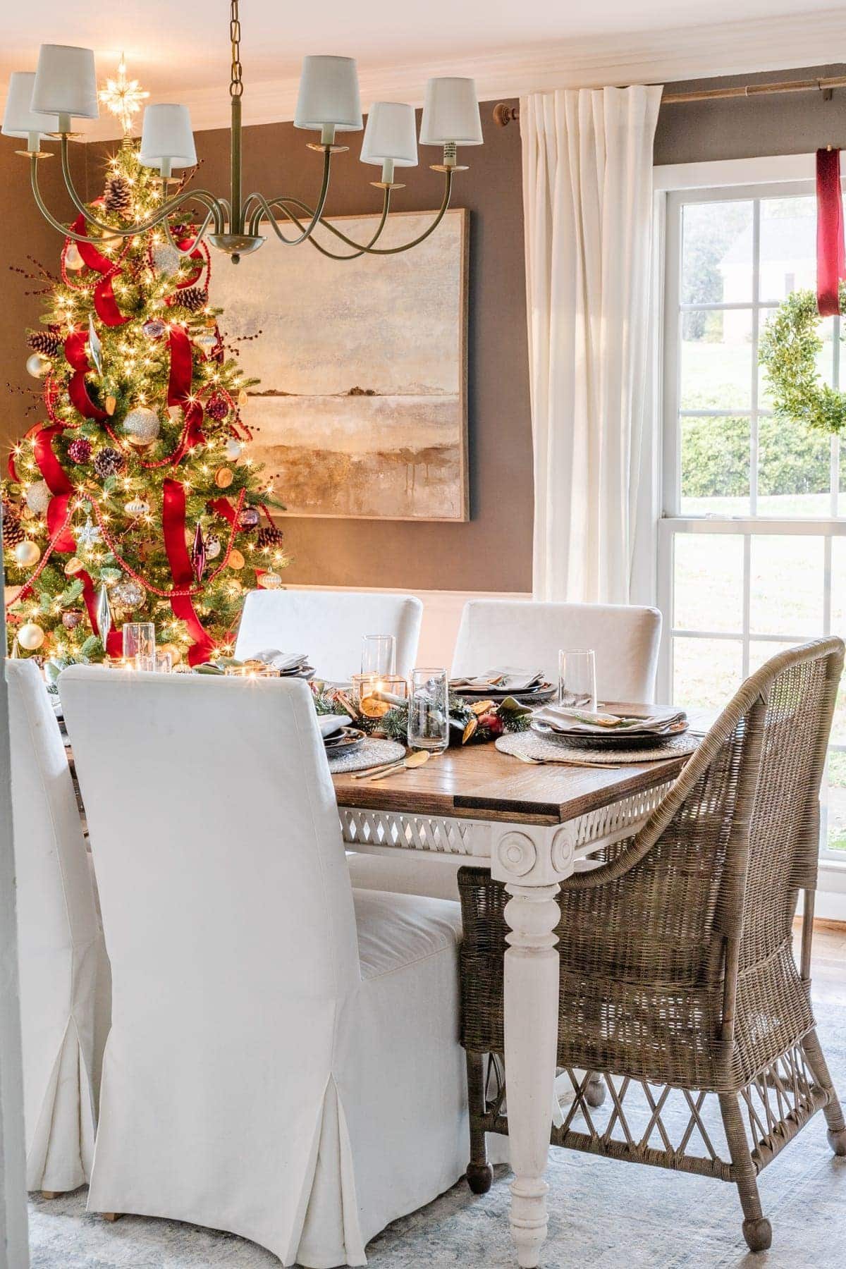 Christmas dining room with tree