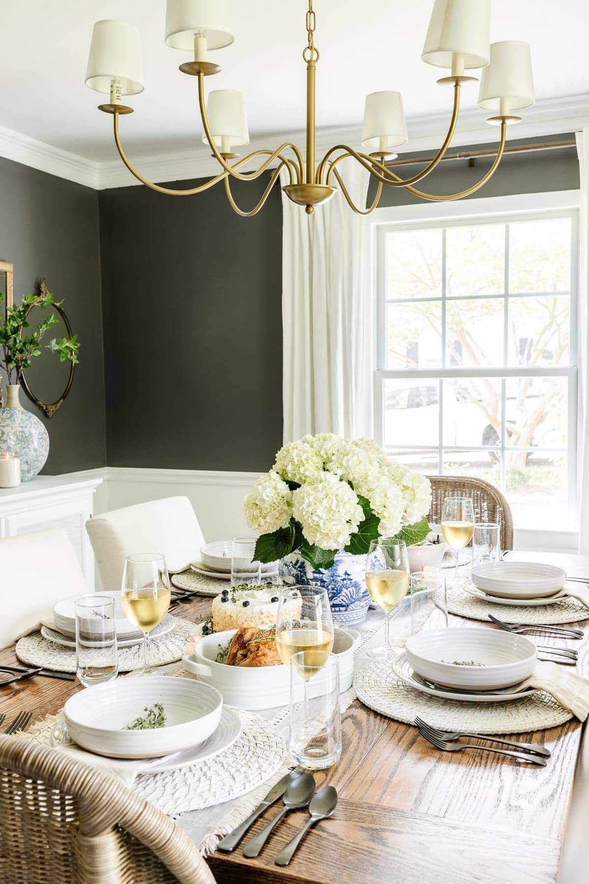 modern traditional table decor for Mother's Day