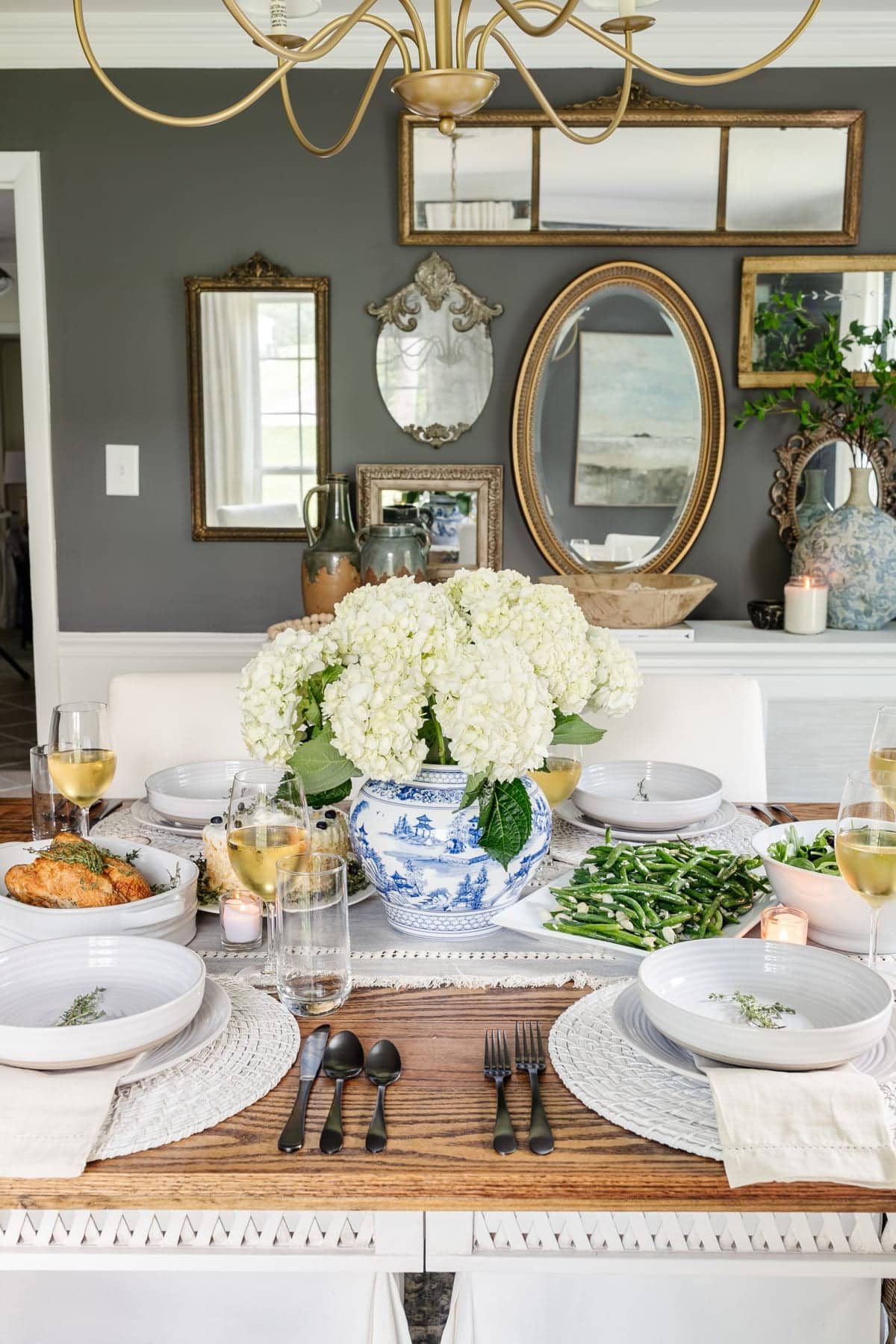 modern traditional Chinoiserie table decor