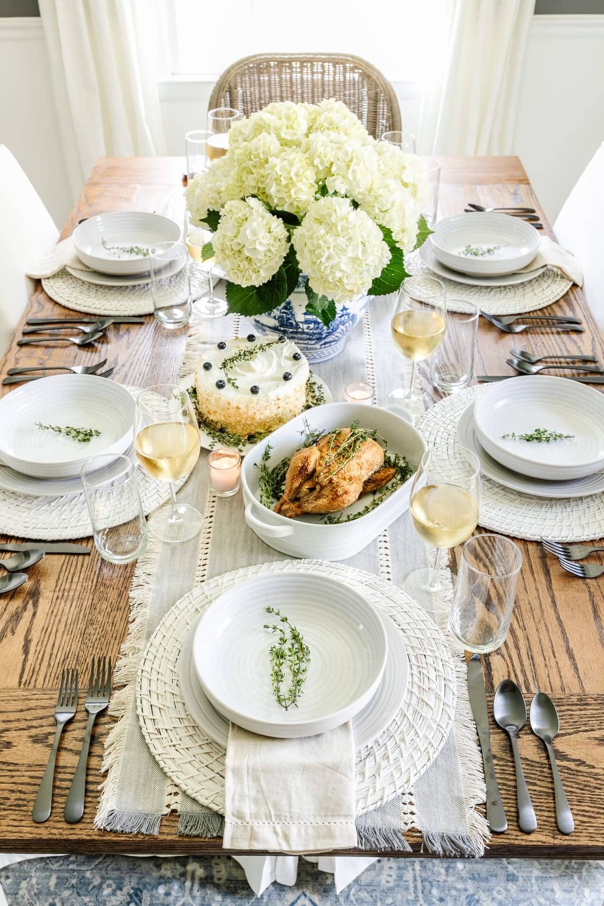 modern traditional Chinoiserie table decor