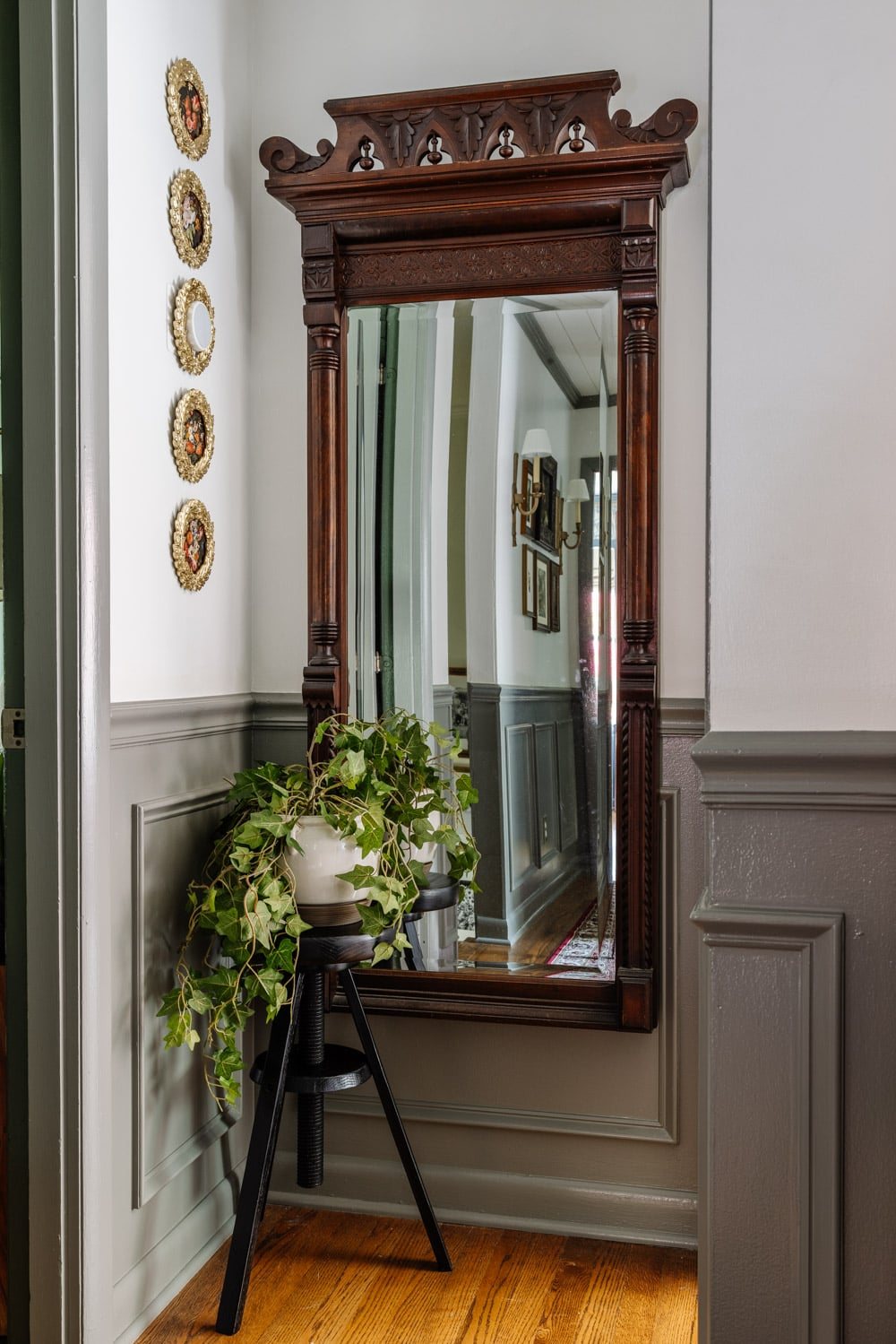 narrow hallway decorating ideas