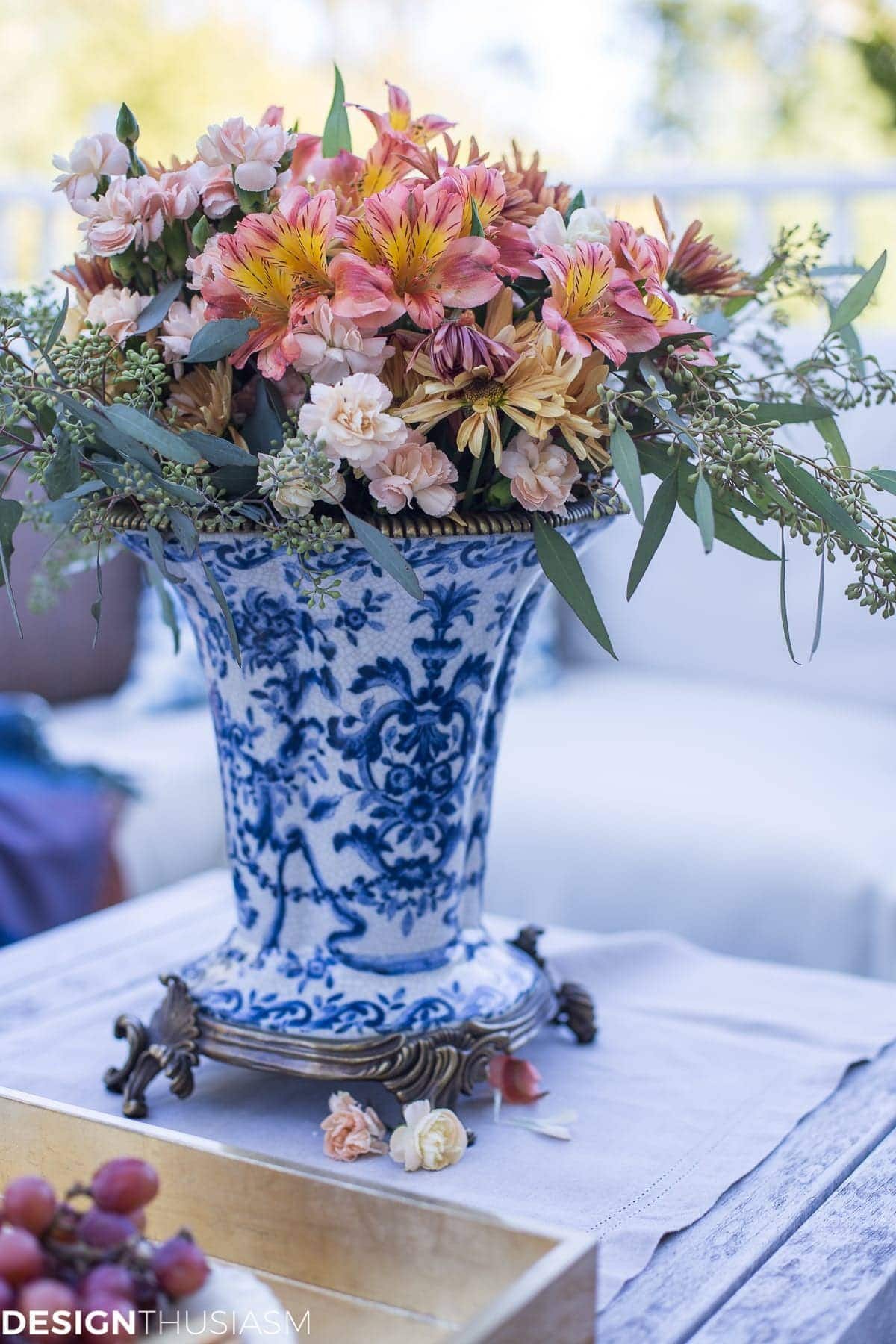 Outdoor fall decorating ideas - designthusiasm.com
