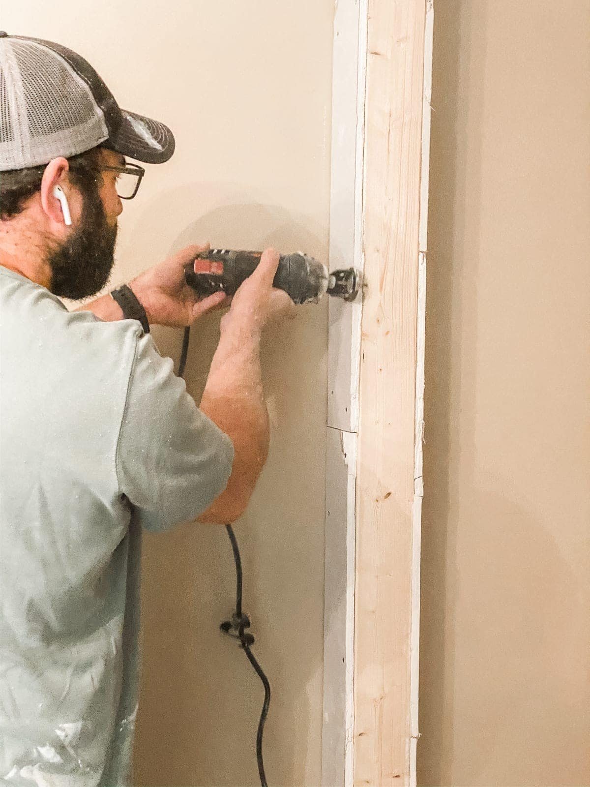 How to Build a DIY Closet | A step-by-step tutorial to DIY build a closet from scratch + home office makeover progress