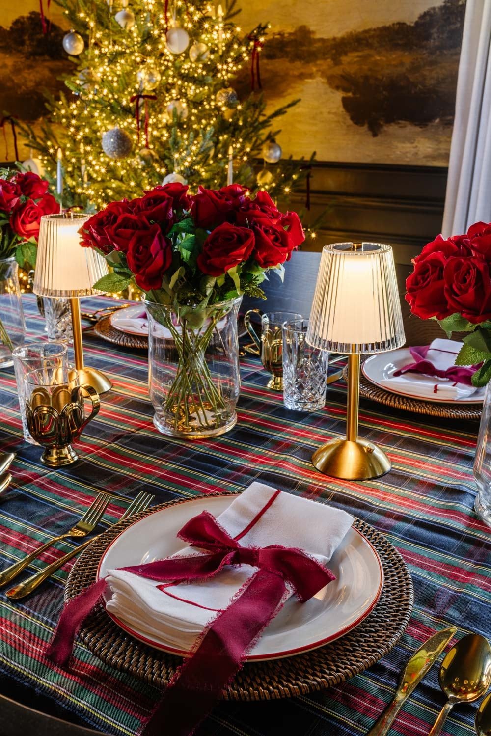modern traditional cozy Christmas home decor tour