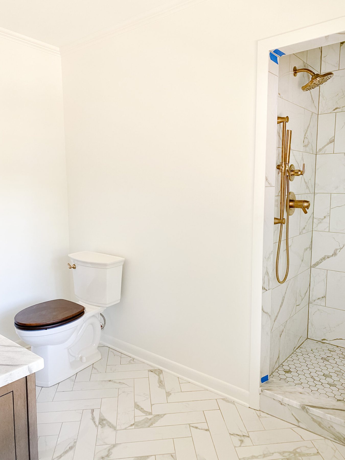 classic modern bathroom