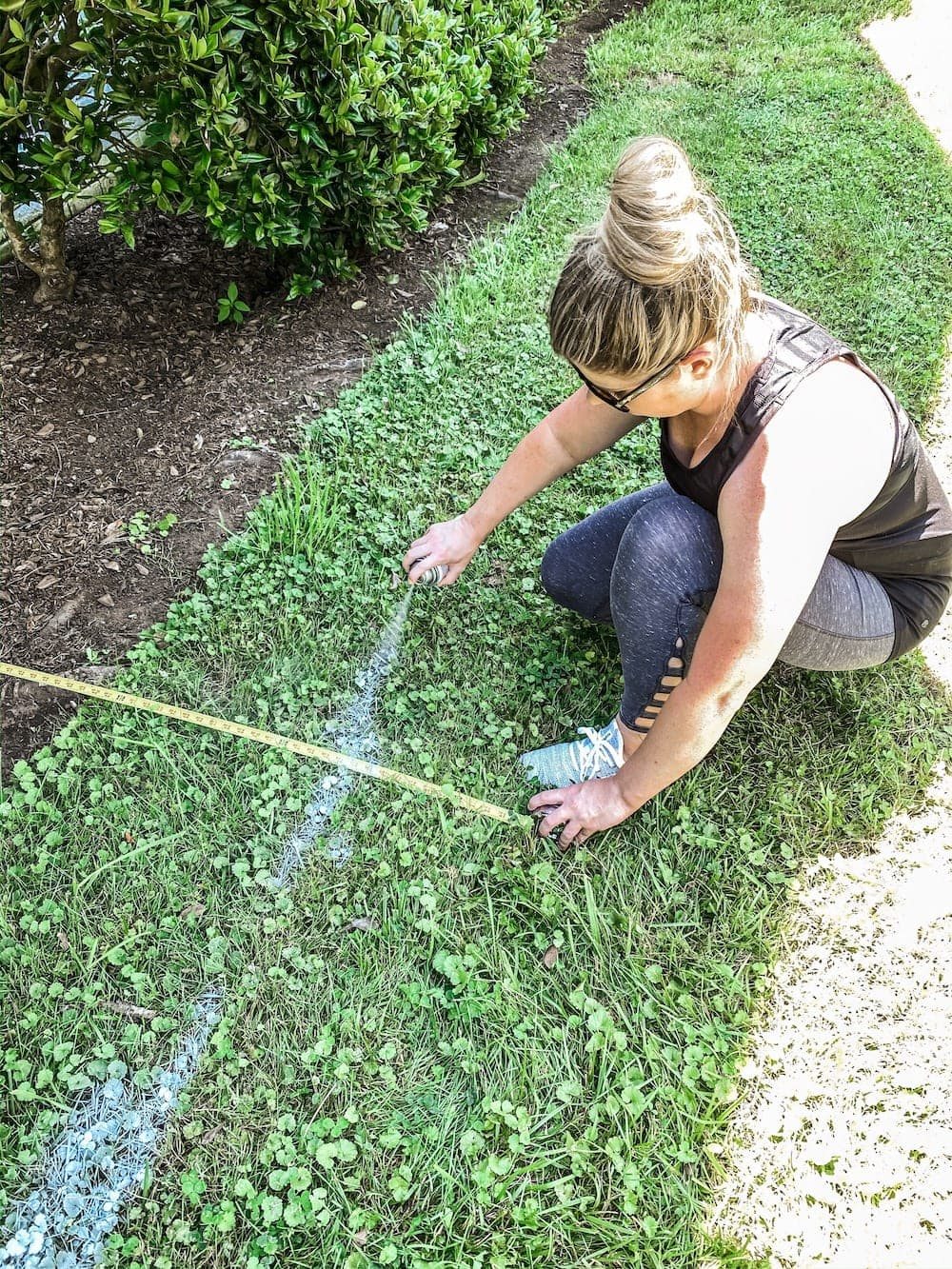 DIY Flower Bed Makeover | A step-by-step DIY tutorial to take your flower beds from drab to fab to increase curb appeal, plus all the best tools to get the job done.
