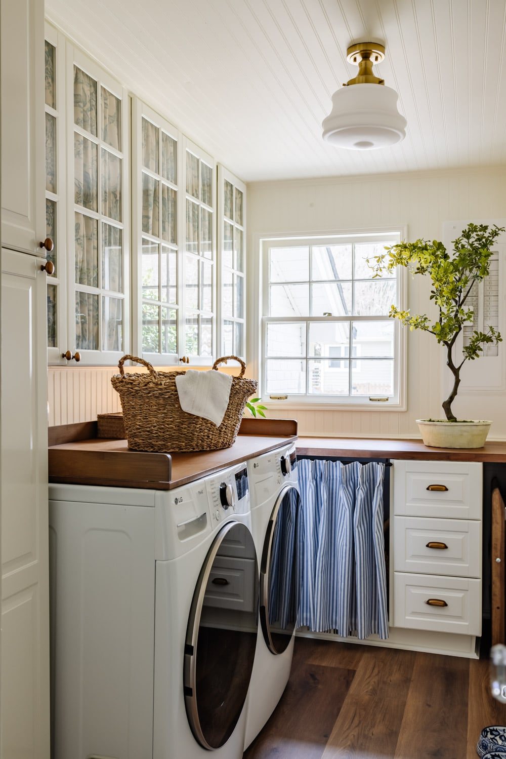 small laundry room organization