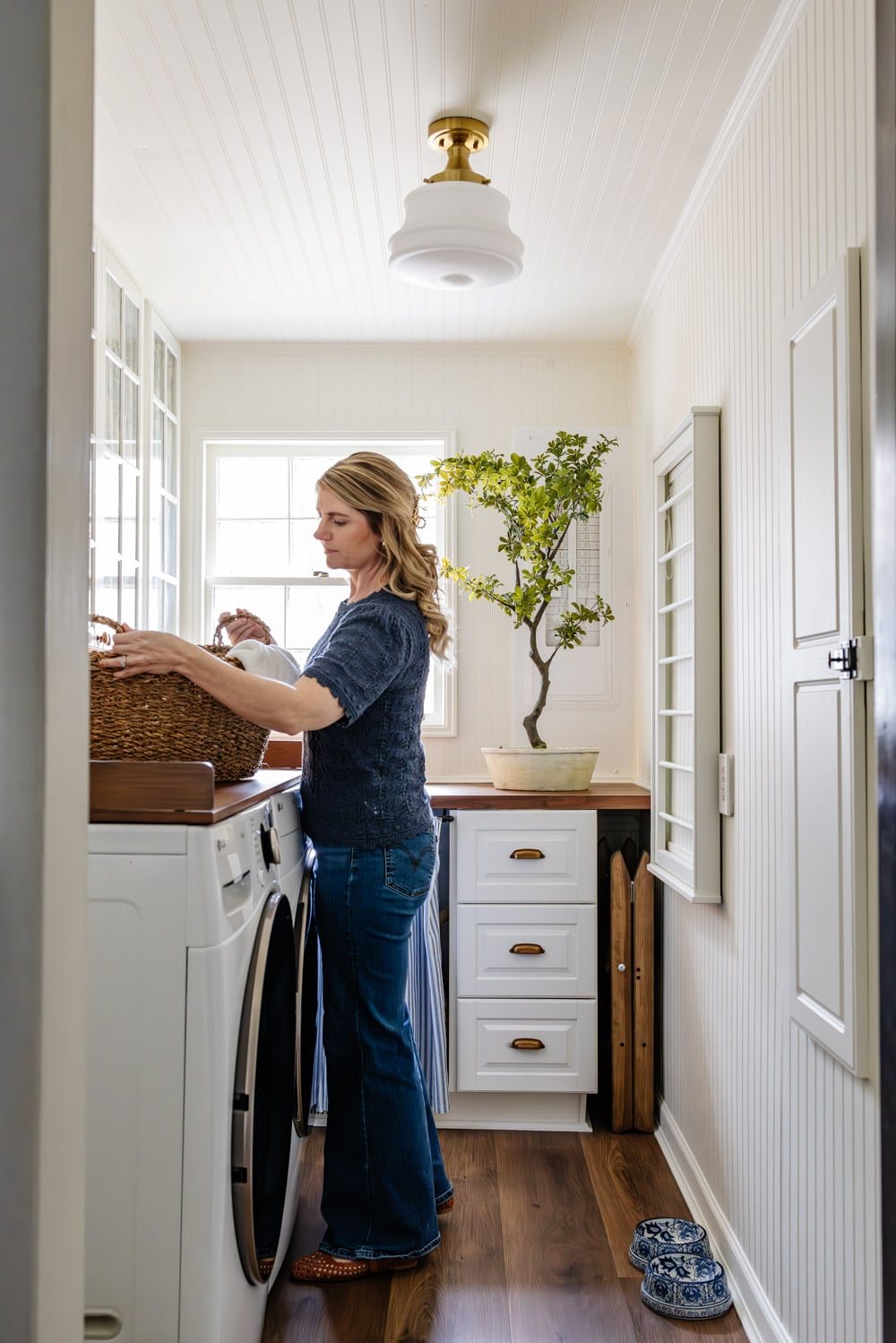small laundry room organization