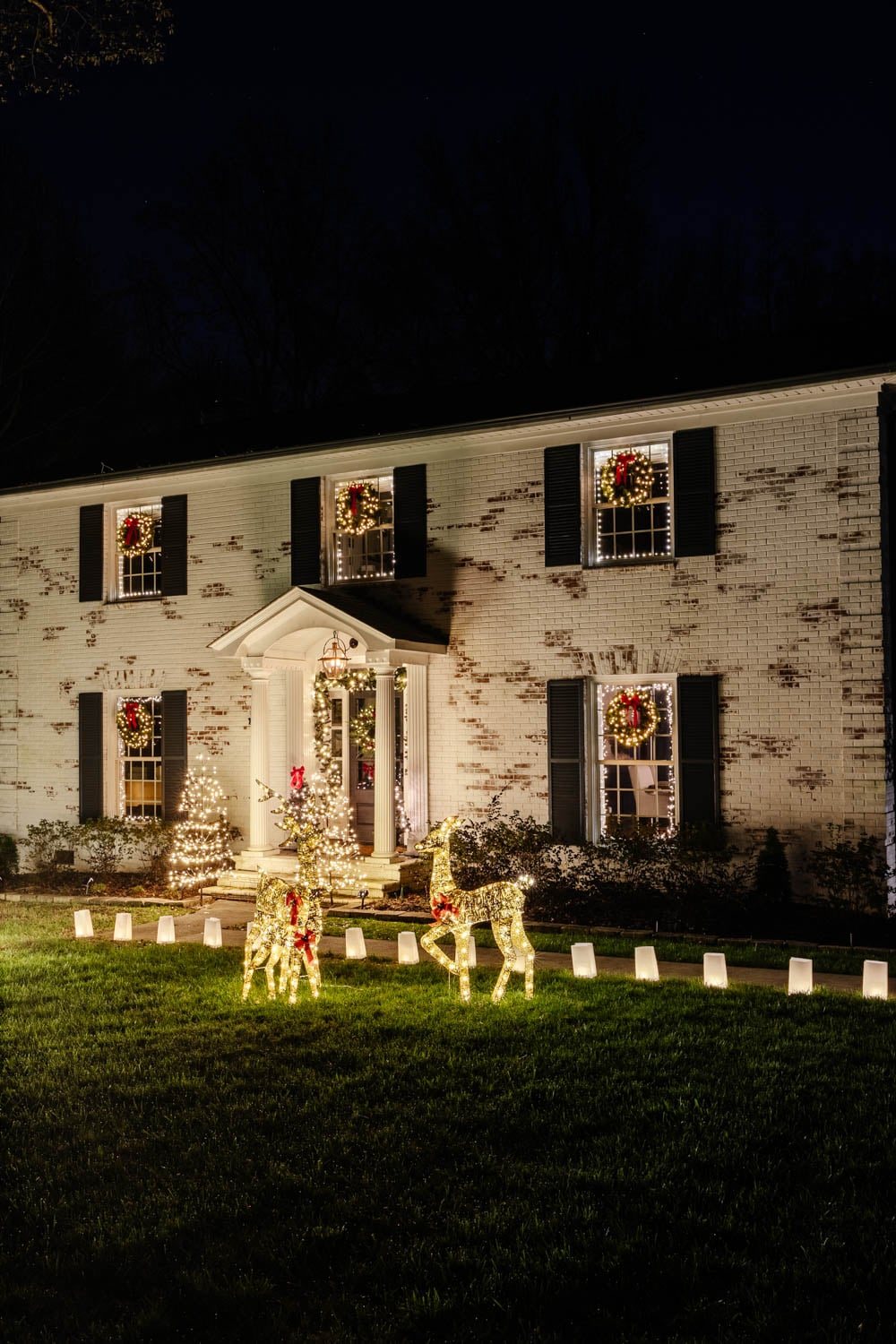 outdoor yard decoration ideas with light up deer and luminaries