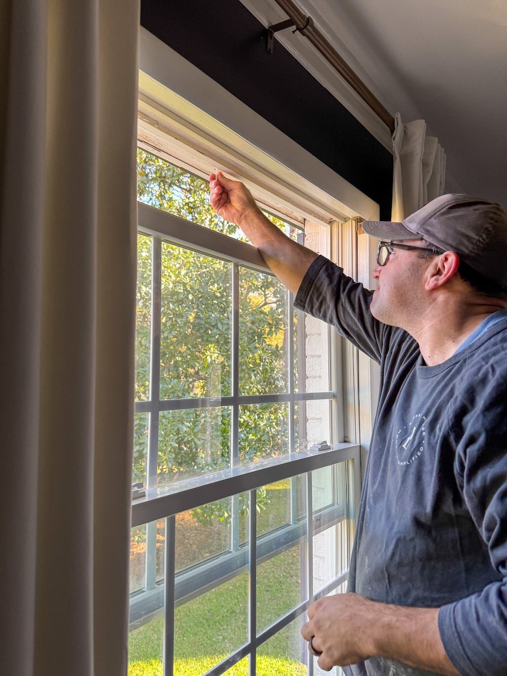 how to hang outdoor Christmas wreaths on windows without a ladder