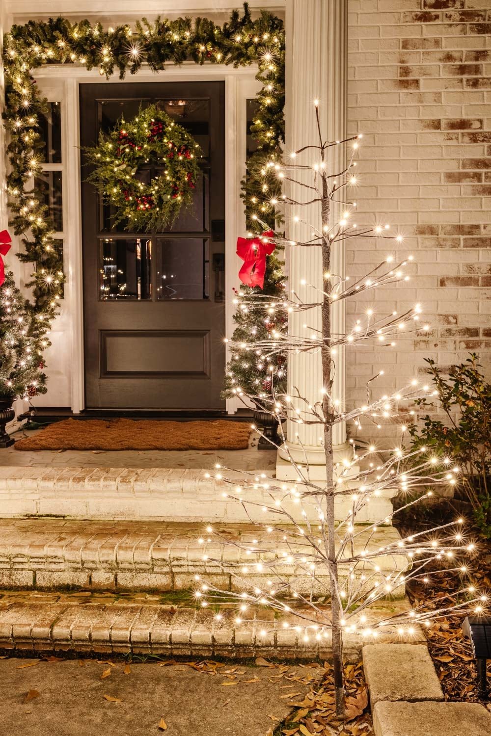 light up trees for outdoor Christmas decor