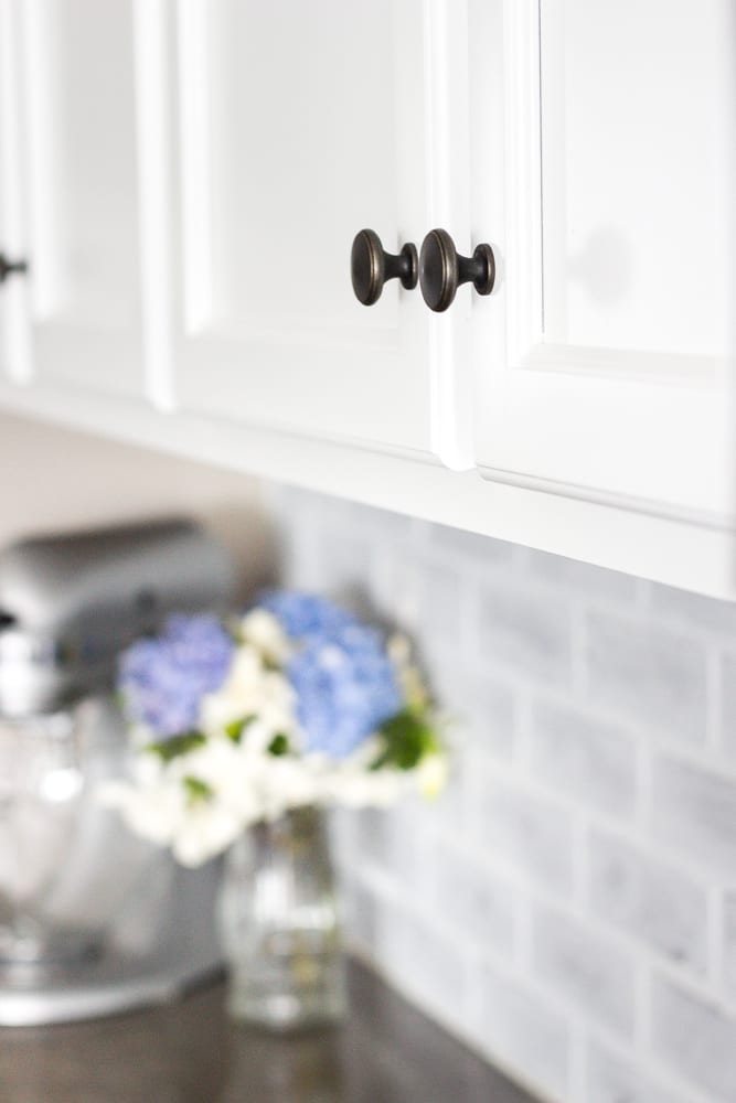 How to Paint Kitchen Cabinets Like a Pro | unigumushane.com - A complete step-by-step tutorial and full source list for painting kitchen cabinets to make them as durable as possible for as quickly and easily as possible.