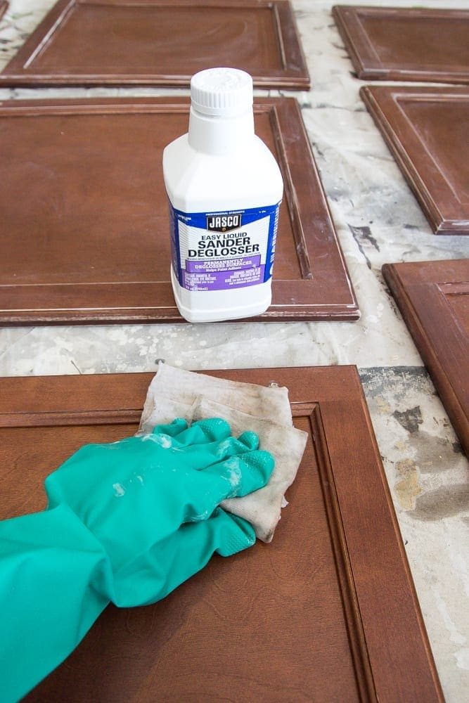 How to Paint Kitchen Cabinets Like a Pro | unigumushane.com - A complete step-by-step tutorial and full source list for painting kitchen cabinets to make them as durable as possible for as quickly and easily as possible.