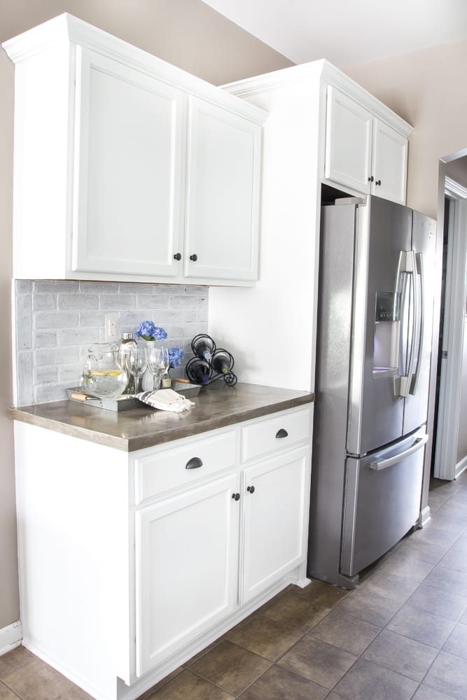 How to Paint Kitchen Cabinets Like a Pro | unigumushane.com - A complete step-by-step tutorial and full source list for painting kitchen cabinets to make them as durable as possible for as quickly and easily as possible.