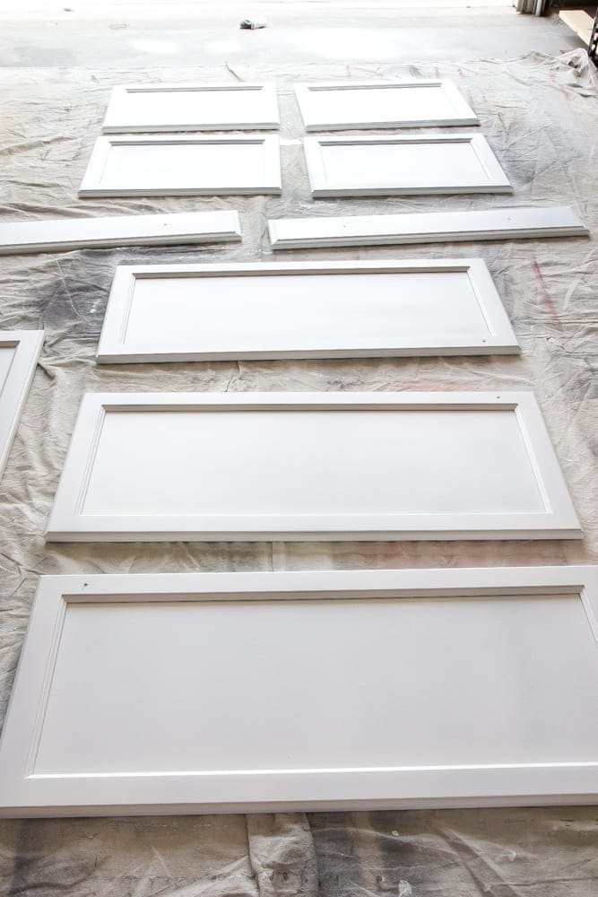 How to Paint Kitchen Cabinets Like a Pro | unigumushane.com - A complete step-by-step tutorial and full source list for painting kitchen cabinets to make them as durable as possible for as quickly and easily as possible.