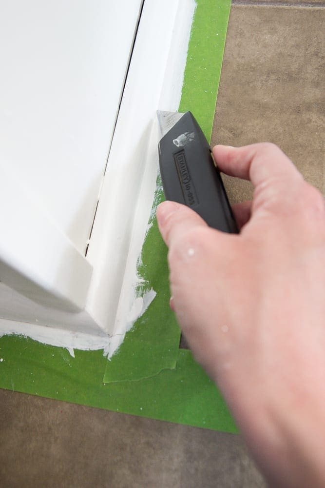 How to Paint Kitchen Cabinets Like a Pro | unigumushane.com - A complete step-by-step tutorial and full source list for painting kitchen cabinets to make them as durable as possible for as quickly and easily as possible.