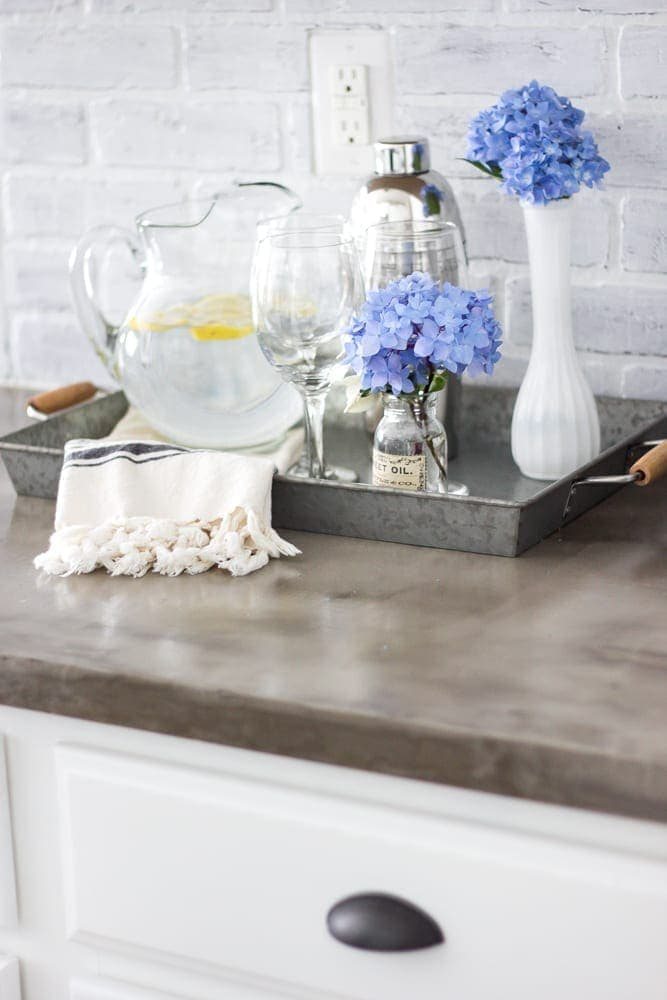How to Paint Kitchen Cabinets Like a Pro | unigumushane.com - A complete step-by-step tutorial and full source list for painting kitchen cabinets to make them as durable as possible for as quickly and easily as possible.