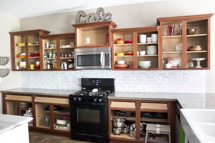 How to Paint Kitchen Cabinets Like a Pro | unigumushane.com - A complete step-by-step tutorial and full source list for painting kitchen cabinets to make them as durable as possible for as quickly and easily as possible.