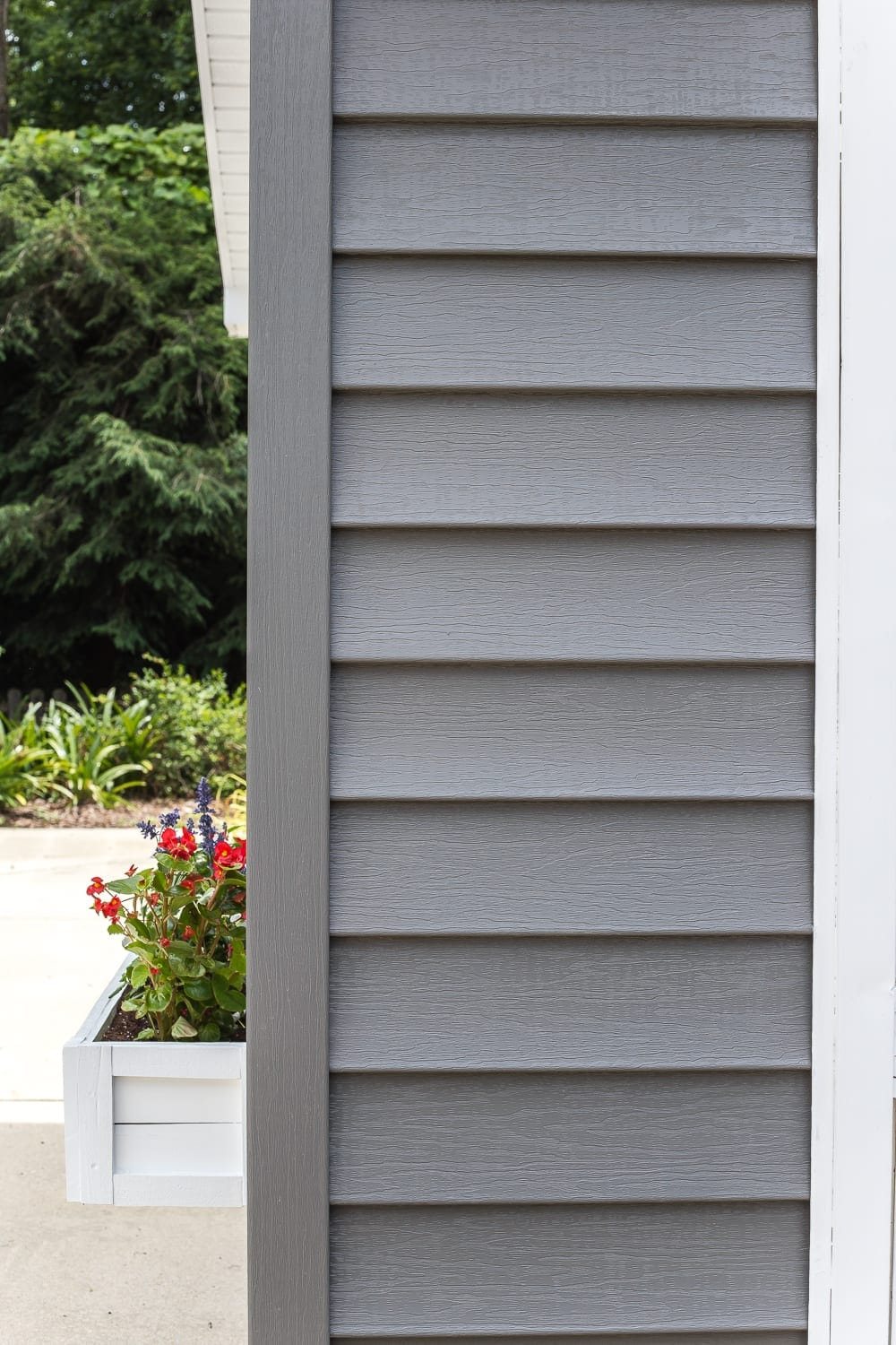 How to paint vinyl siding - Sherwin Williams Pepper Shake dark charcoal gray