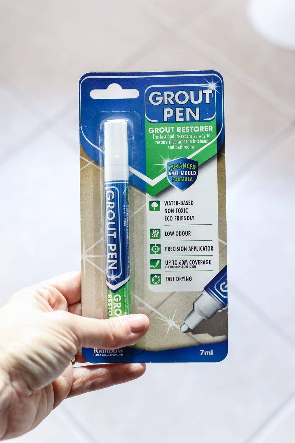 Painted Tile Grout Refresh | unigumushane.com - A quick tutorial for how to clean and paint your grout to look brand new for $15 and under an hour. #homeimprovement #cleaning