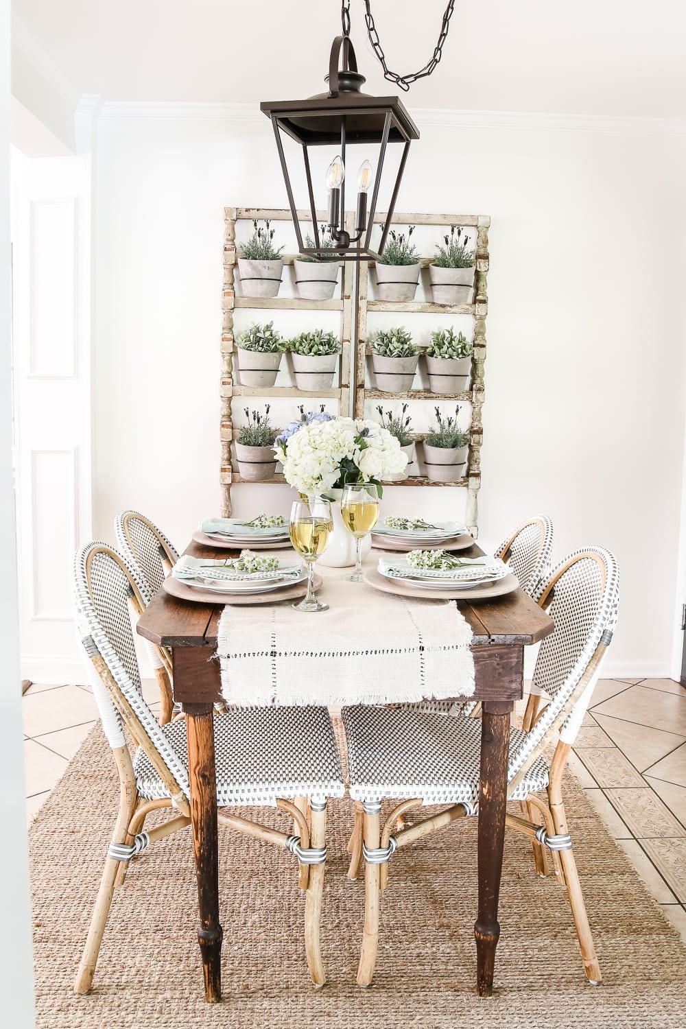 farmhouse breakfast nook