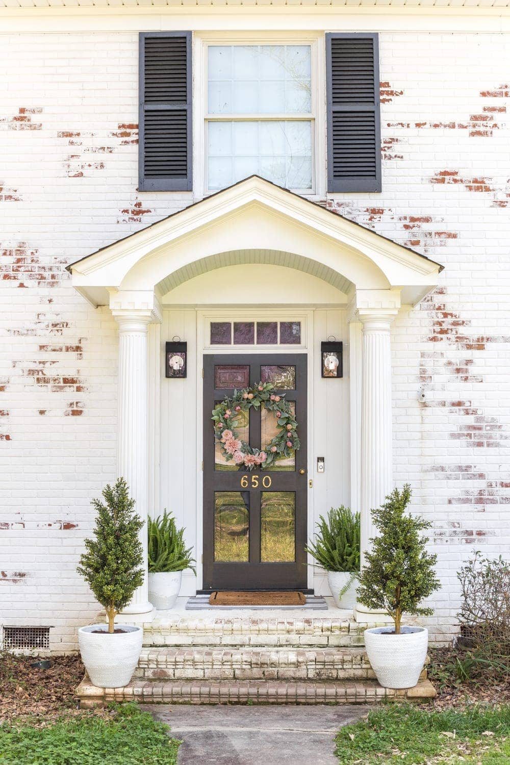 6 Ways to Refresh Your Front Porch for Spring | Tips for sprucing up your front porch to bring it out of winter's hibernation mode and wake it up for spring. #springporch #frontporch #porchstoop #porchdecor #porchdecorating