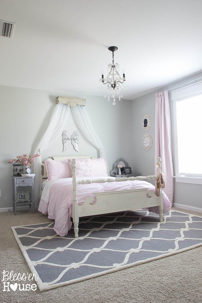 Repurposed Mirror Picture Frames | unigumushane.com - How to repurpose mirrors into picture frames along with an honest first-timer's review of Joanna Gaines' Magnolia Home Paint.