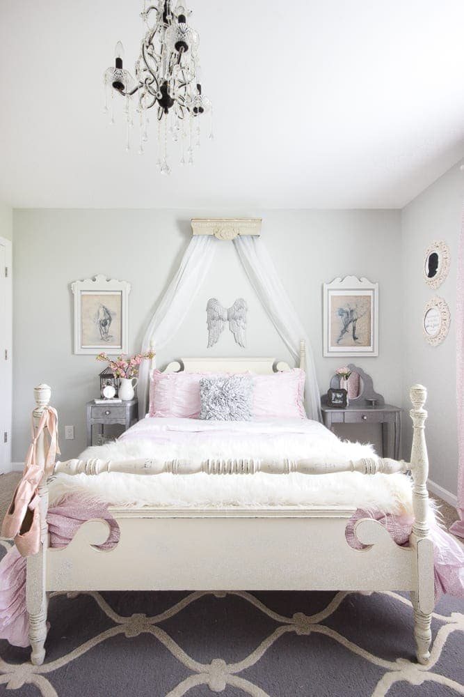 Repurposed Mirror Picture Frames | unigumushane.com - How to repurpose mirrors into picture frames along with an honest first-timer's review of Joanna Gaines' Magnolia Home Paint.