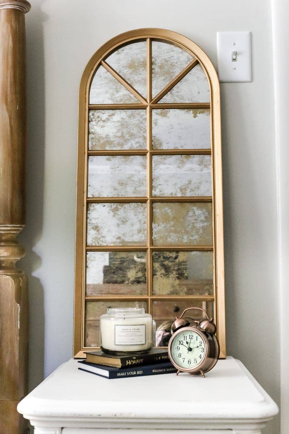 DIY Aged Gold Antique Mirror Makeover | unigumushane.com - A DIY tutorial to transform a cheap, plastic mirror to look like an Anthropologie inspired aged gold antique mirror using Rub 'n Buff.