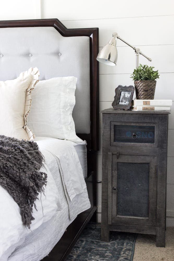 Rustic Modern Master Bedroom Reveal + Sources | unigumushane.com - A plain white, boring builder grade space gets a rustic modern master bedroom makeover using DIY home improvement tricks and decor shopping on a budget.