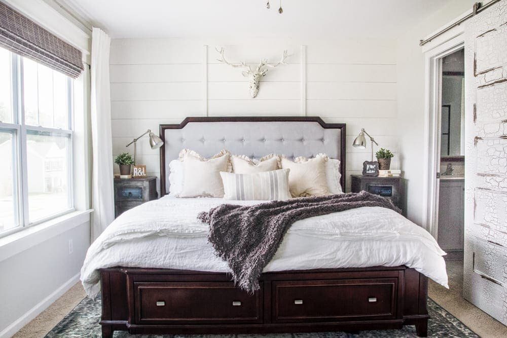 Rustic Modern Master Bedroom Reveal + Sources | unigumushane.com - A plain white, boring builder grade space gets a rustic modern master bedroom makeover using DIY home improvement tricks and decor shopping on a budget.