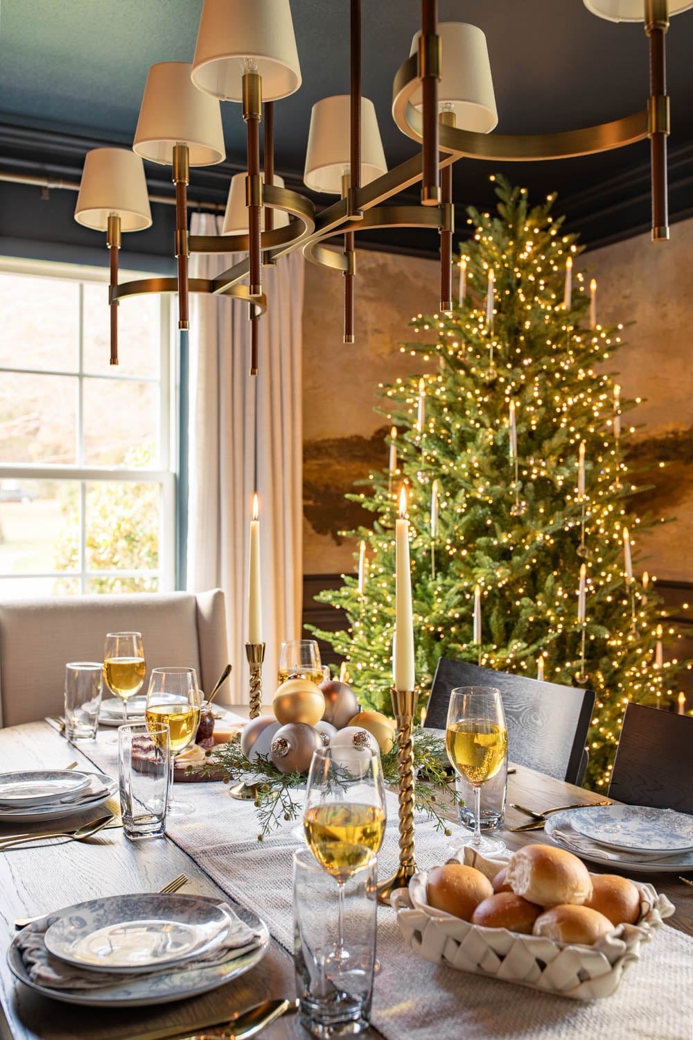 simple Christmas dining table centerpiece with ornaments